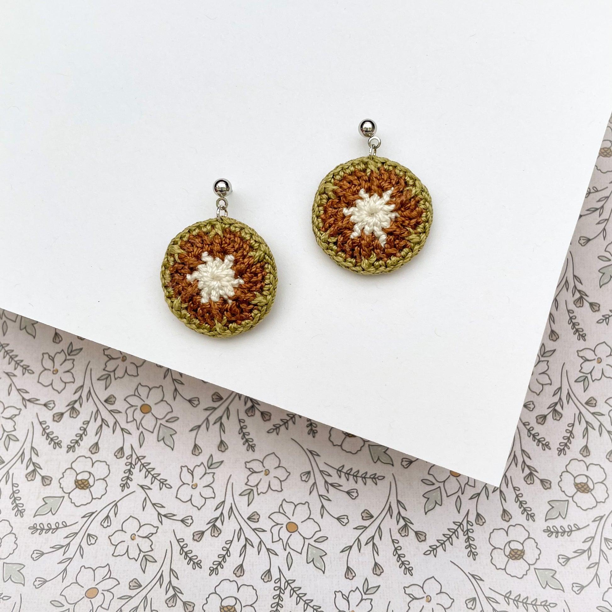 Circle crochet stud earrings